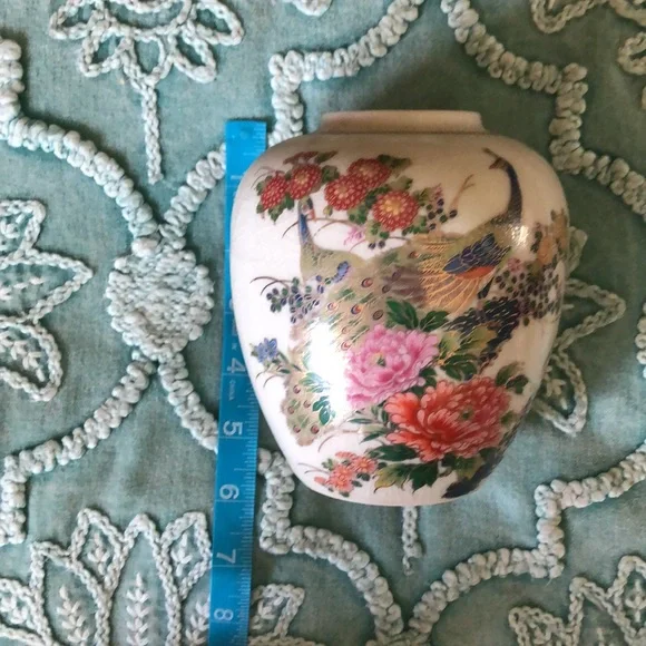 Small Beige & Metallic Gold Japanese Porcelain Ceramic Jar With Peacock Birds - Picture 11 of 15